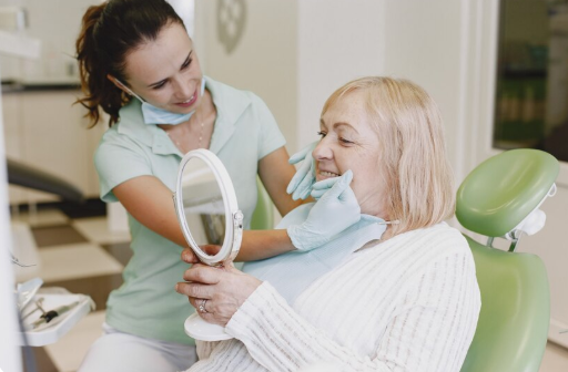 what-to-expect-from-dental-implant-healing-&-recovery:-from-surgery-to-smile